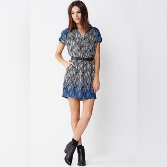 Black white and blue abstract print notched V-neck dress with pockets size XS - Picture 4 of 10